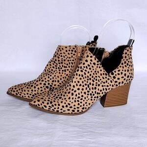QUPID NAVA SUEDE CAMEL‎ BLACK LEOPARD CHOP OUT ZIP ANKLE BOOTIES WOMENS 6